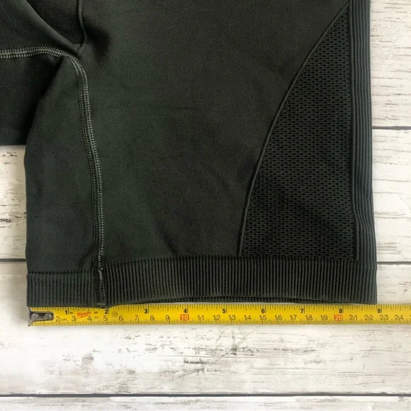 LULULEMON Women’s Green Sculpt Mid-Rise Seamless Bike Short Size 8 - Picture 9 of 10